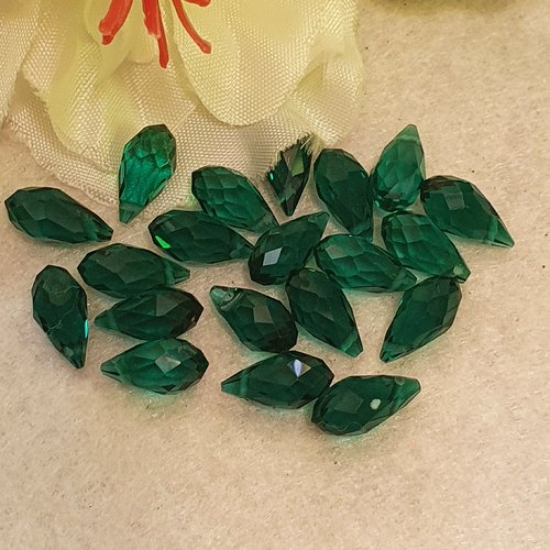 2 perle goutte poire vert 12.5x6mm cristal à facette