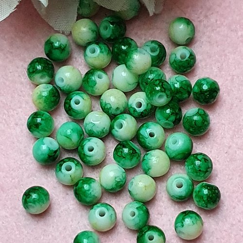10 perles jade ton vert ivoire 6x5mm trou de 0.8mm. n°35