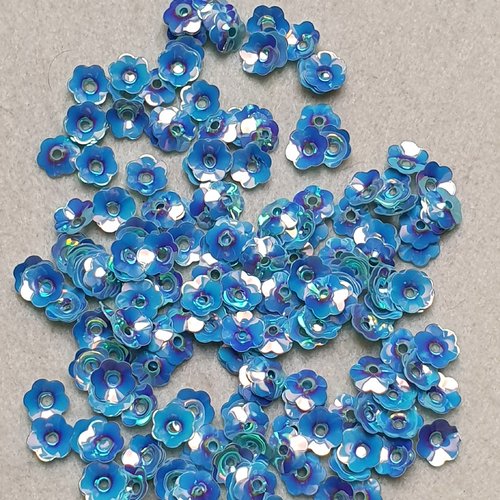 100 embellissements fleur bleu reflet 8mm sequin à coudre ou déco de table