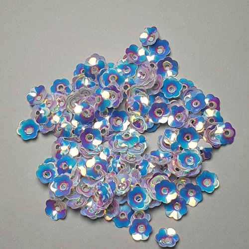 95 embellissements fleur bleu clair reflet 8mm sequin à coudre ou déco de table