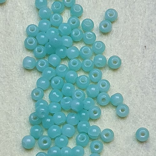 50 perles jade ton vert clair 4.5x4mm trou de 0.7mm. n°79