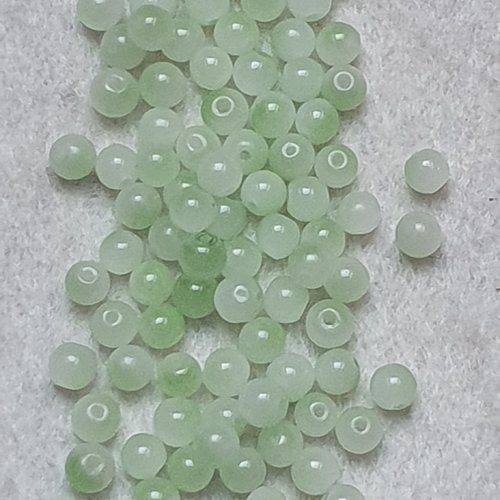 50 perles jade ton vert pastel 4.5x4mm trou de 0.7mm. n°80
