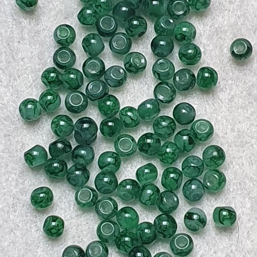 50 perles jade ton vert marbré 4.5x4mm trou de 0.7mm. n°82