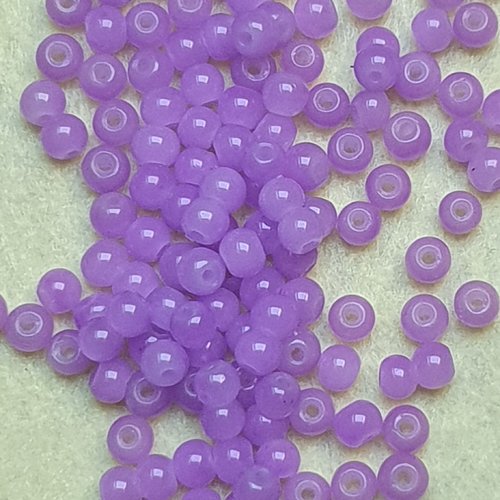 50 perles jade ton mauve 4.5x4mm trou de 0.7mm. n°88