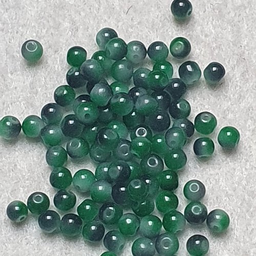 50 perles jade ton vert 4.5x4mm trou de 0.7mm. n°99