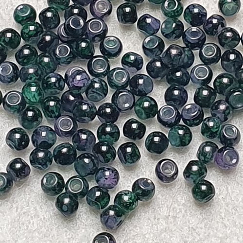 50 perles jade ton vert mauve 4.5x4mm trou de 0.7mm. n°111