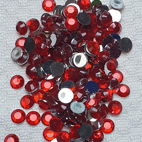 20 cabochons rond strass rouge à facette 6mm acrylique