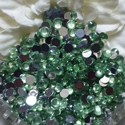 20 cabochons rond strass vert clair à facette 6mm acrylique