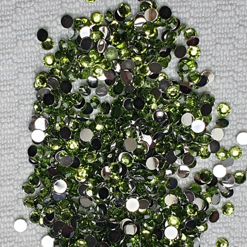 100 cabochons rond strass vert anis à facette 6mm acrylique