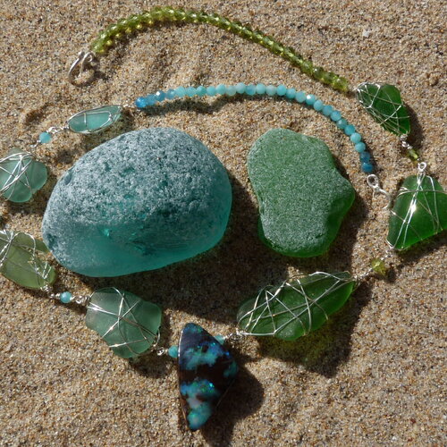 Collier argent 925, opale boulder, galets de verre de plage, peridots, apatites, chrysoprases