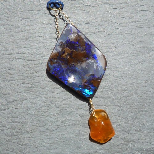 Pendentif, or 18 ct, 1 opale boulder, 1 opale de feu du mexique