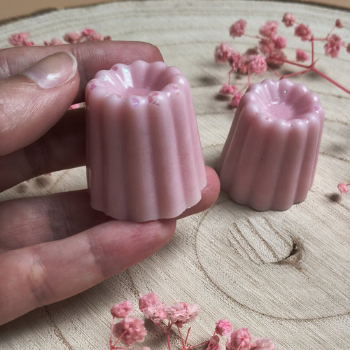 Cannelé fondant parfumé fraise des bois