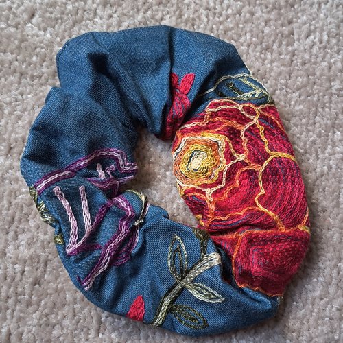 Maxi chouchou en jeans brodé