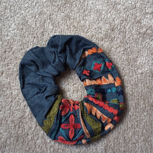 Maxi chouchou en jeans brodé