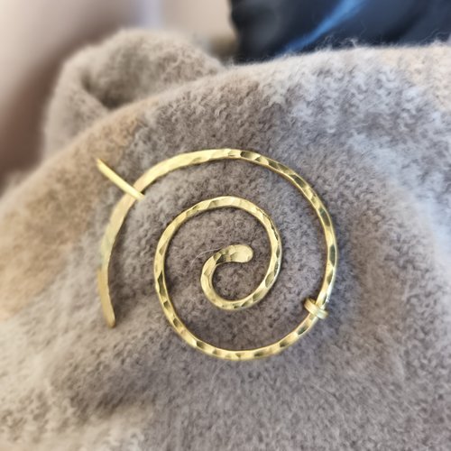 Broche fibule spirale en laiton – 4,5 cm – pour châle, cardigan et tricot