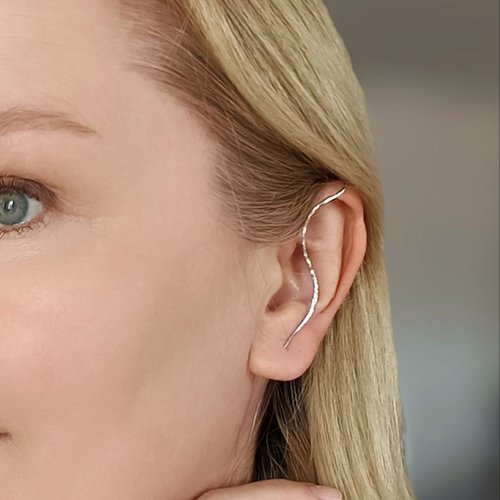 Boucles d’oreilles grimpantes elfiques en acier – paire – ear climbers martelées – bijoux fantasy oreilles percées