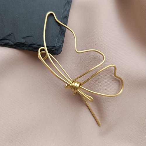 Broche papillon en laiton 8,5 × 5 cm – épingle pour écharpe, châle et maille – bijou nature