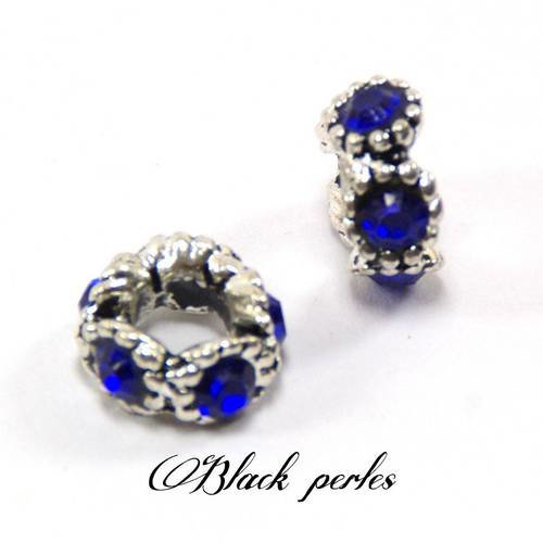 Perle charm style pandora, en métal, avec petites fleurs, et strass bleu roi transparent - m106 