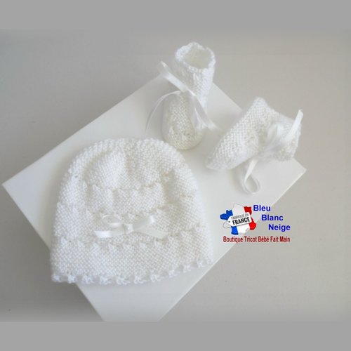 Bonnet bebe et chaussons, 3 mois, duo blanc calinou rayé astra, tricote main, tricot bb fille, layette, modèle sur commande