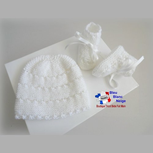 Bonnet bebe et chaussons, naissance mixte, duo blanc lait rayé astra, tricote main, tricot bb, layette, modèle sur commande