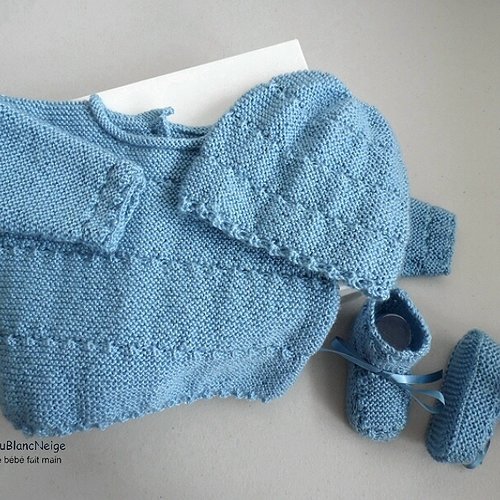Ensemble, 3 mois , brassière bébé, bleu clair, bonnet et chaussons, tricoté main, tricot  layette bb sur commande