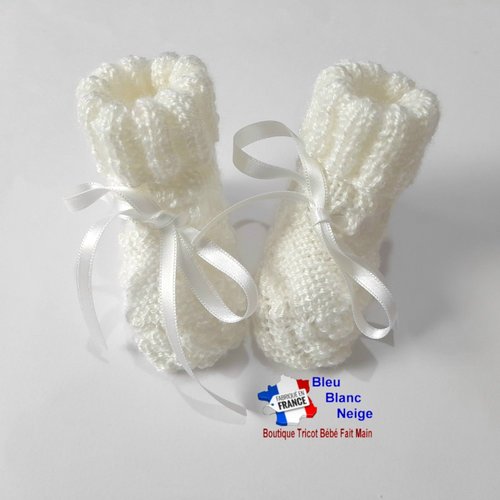 Chaussons bebe 3mois, coloris lait  et revers 2/2, bb fille ou mixte,  modèle layette bb tricot fait main sur commande