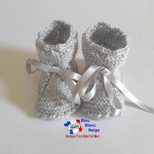 Chaussons bebe 3mois, à crans liseré haut astrakan, coloris gris comète modèle layette tricot bébé sur commande