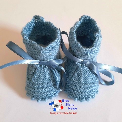 Chaussons bebe 6mois tricotes main, coloris bleu, bb garcon, tricot-bebe-laine, crans laine calinou, sur commande