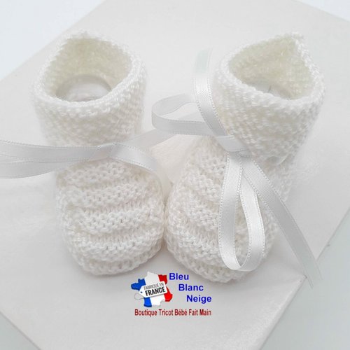 Chaussons naissance godron blanc lait calinou pour bébé à ruban tricot bébé modèle layette bb tricoté main sur commande