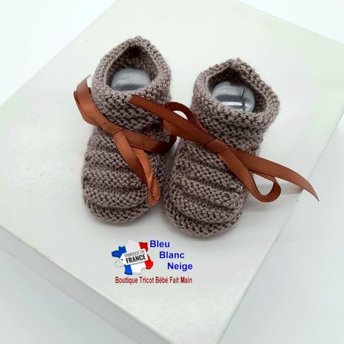 Chaussons 1mois godron marron ourson calinou pour bébé à ruban tricot bébé modèle layette bb tricoté main sur commande