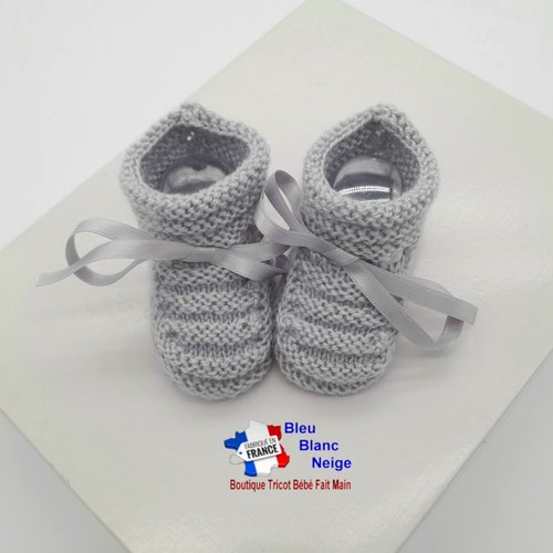 Chaussons 3mois godron gris comète calinou pour bébé à ruban tricot bébé modèle layette bb tricoté main sur commande