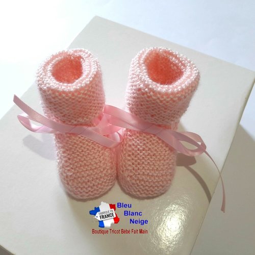 Chaussons 3mois mousse rose barbapapa calinou à revers mousse et à ruban tricot bébé modèle layette bb tricoté main sur commande