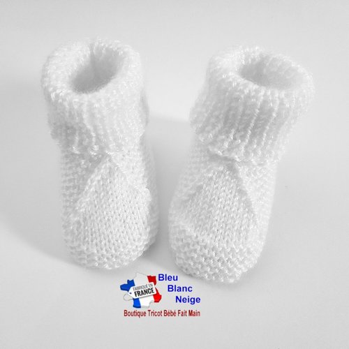 Chaussons naissance triangle blanc lait tricot bébé modèle layette bb tricoté main sur commande