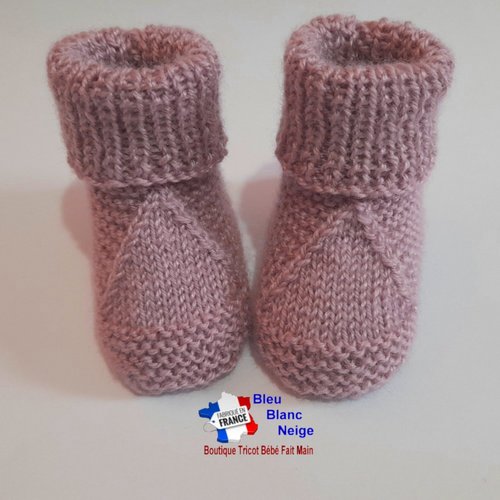 Chaussons 3mois triangle rose dragée tricot bébé modèle layette bb tricoté main sur commande