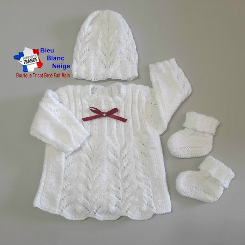 Ensemble 1 mois brassière bonnet et chaussons blanc en cheval blanc tricoté main point ajouré sur commande