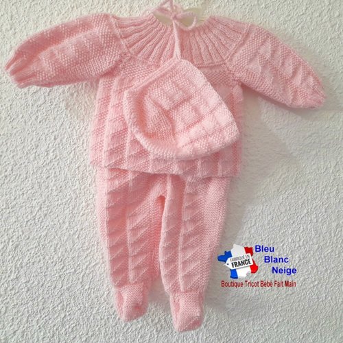 Ensemble 1 mois  brassière, béguin et pantalon avec pieds rose modèle layette bb tricotée main