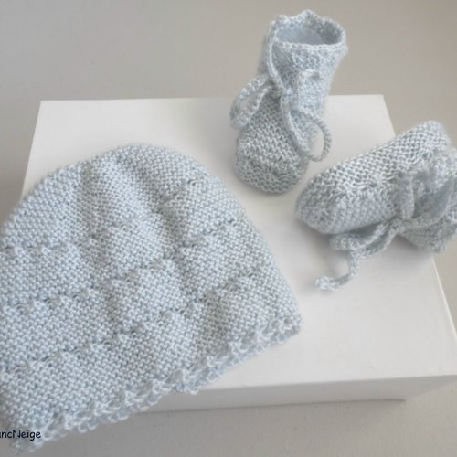 Bonnet bebe et chaussons, naissance, duo azur calinou rayé astrakan tricote main, tricot bb, layette, modèle sur commande