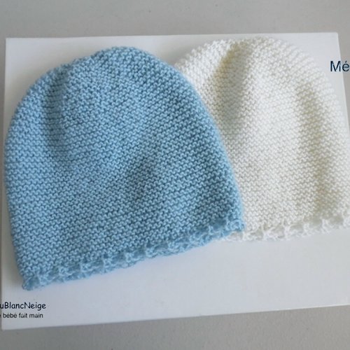 Bonnets mérinos 1mois, lot de 2 : ciel et écru, tricotés main, layette bb, sur commande, tricot bébé