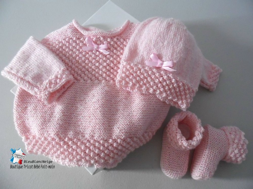 Brassière tricot bébé facon cache coeur avec petits noeuds satin