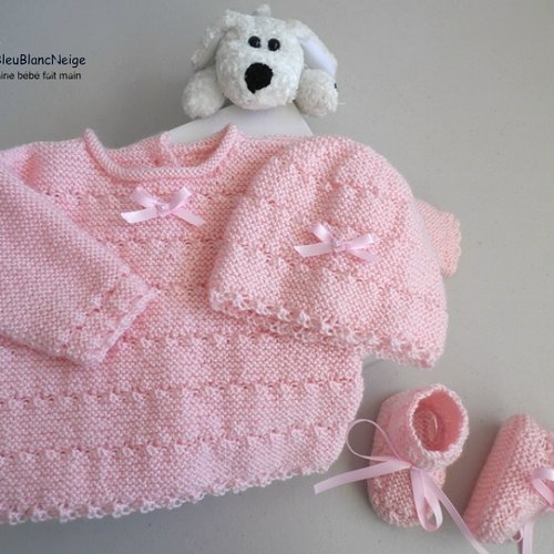 Ensemble, 1 mois, brassière bébé, rose, bonnet et chaussons, ensemble tricoté main, tricot bébé, modèle sur commande