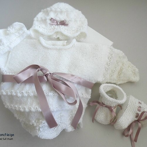 Ensemble tricot bébé, 1 mois, brassière, bonnet et chaussons, lait bebe, tricotés main, layette, modele sur commande