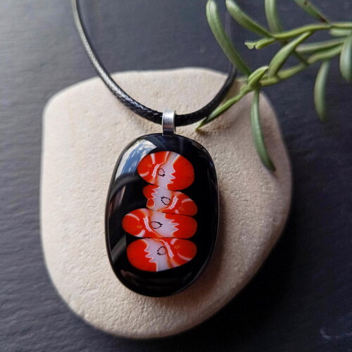 Pendentif noir et orange en verre fusionné, avec collier, cadeau pour elle, pour lui