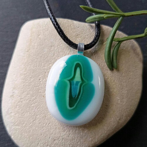 Pendentif collier bleu et vert en verre fusionné, fait-main, cadeau maman, sœur, anniversaire, bijoux artisanaux, cadeau unique,