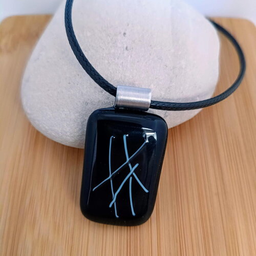 Collier verre fusionné, pendentif noir, collier boho chic