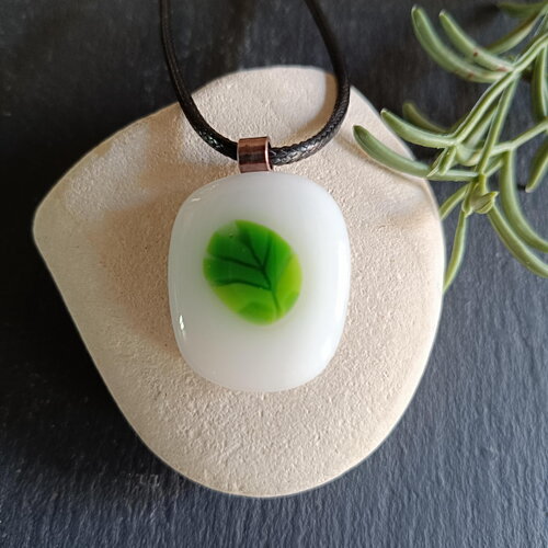 Pendentif en verre fusionné, collier, cadeau d'anniversaire, artisan jewellery, bijou en verre, inspiré de la nature