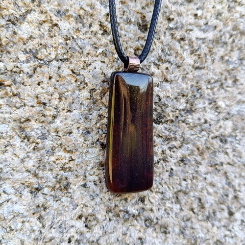 Collier pendentif en verre fusionné
