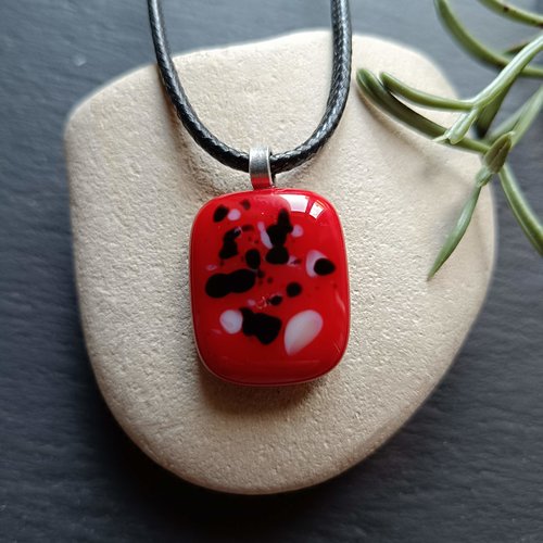 Pendentif rouge en verre