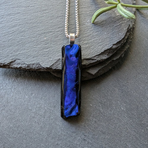 Pendentif en verre dichroïque bleu