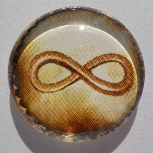 Cabochon de verre avec son image de signe infini, beige