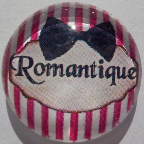 Cabochon de verre et son écriture romantique, fond à rayures
